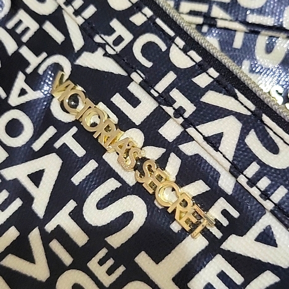 NWOT Victoria secret- 3 piece Wrislets Black and white with logo - Picture 2 of 7